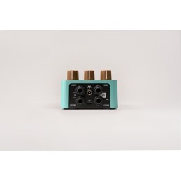 Pedale ‘’wet’’ di ultima generazione con effetti di delay e riverbero incorporati