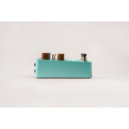 Pedale ‘’wet’’ di ultima generazione con effetti di delay e riverbero incorporati