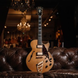 D'ANGELICO DELUXE SS (with stairstep tailpiece) SATIN HONEY