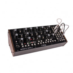 MOOG MOTHER-32 TABLETOP SEMI-MODULAR SYNTHESIZER