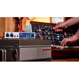 Interfaccia Audio USB fino a 192 kHz, 20 In/Out: 8 x Analog I/O, 2 x Preamp Mic/inst controllati digitalmente, 2 x Line / Inst. 