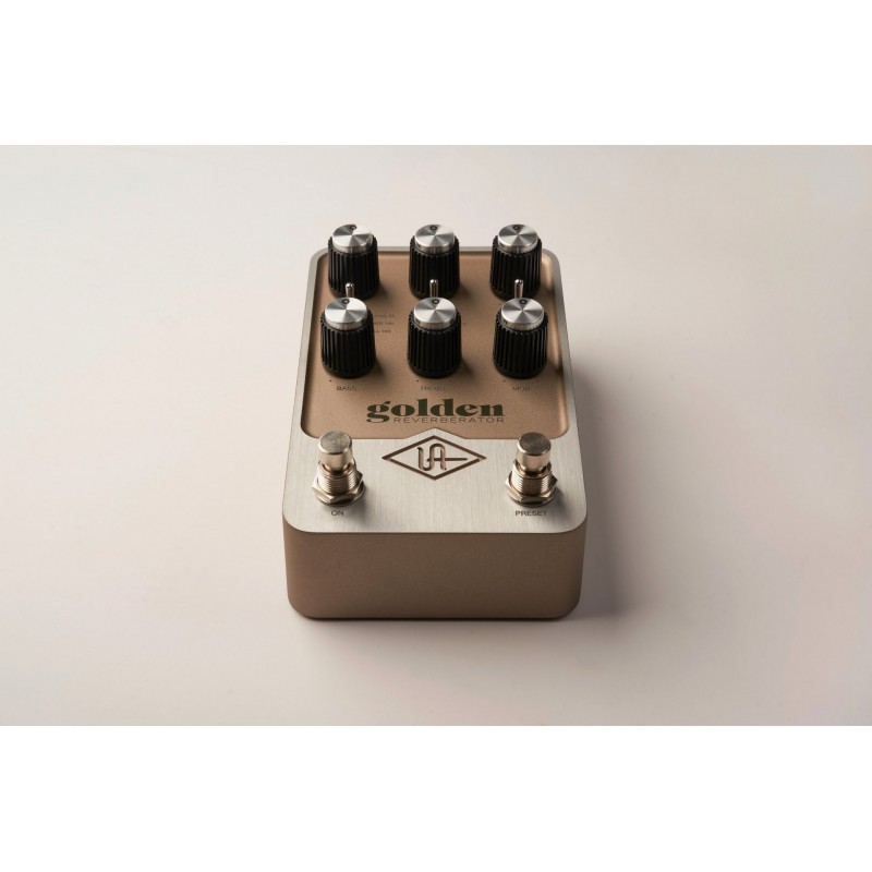 Pedale riverbero stereo con effetti Spring, Plate e Digital Vintage, true o buffered bypass, modalità Live/Presets, effetti aggi